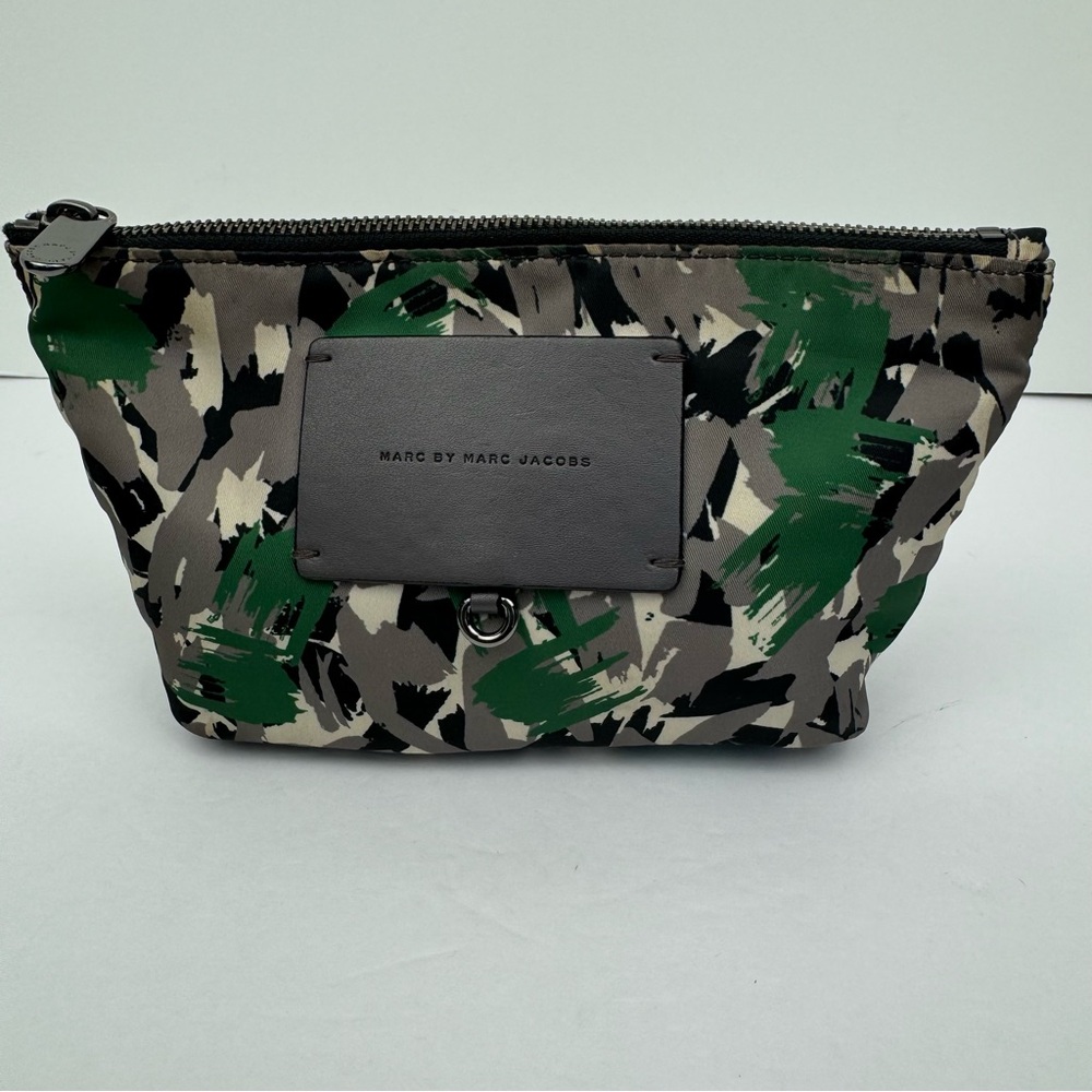 Marc by Marc Jacobs Preppy Legend Brush Tips Perfect Pouch Cosmetic Case.
